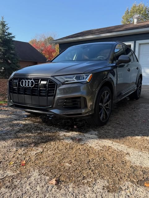 Grey Audi Q7 after a detail